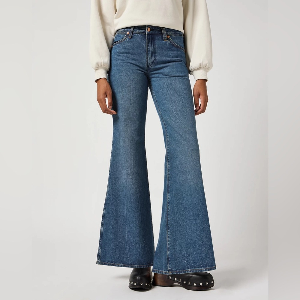 Wrangler wanderer mid rise flair jeans 35X30